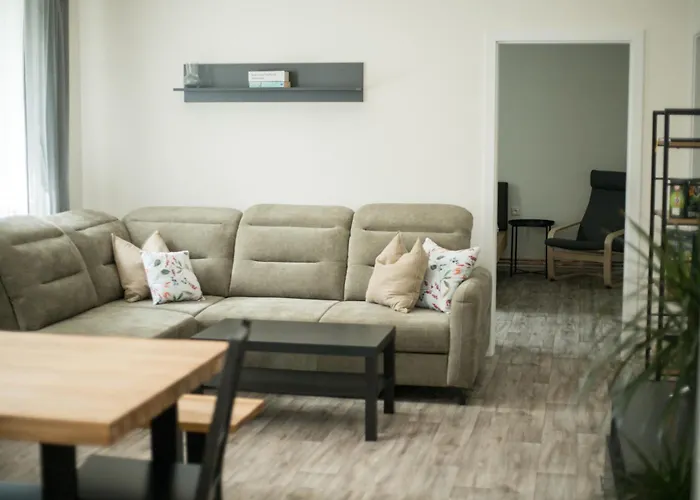Pani Postmistrove